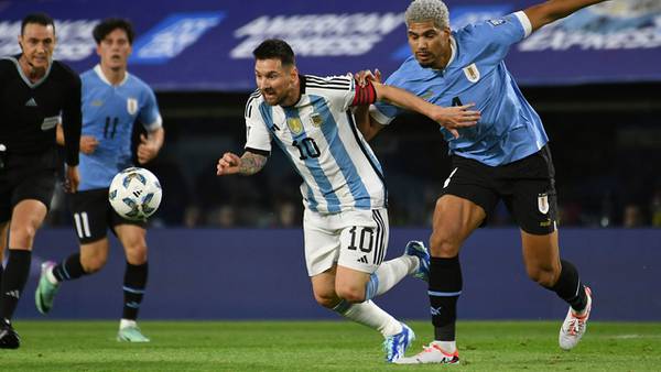 Lionel Messi le tira a jugadores de Uruguay: ‘No digo lo que pienso, los jóvenes tienen que aprender’
